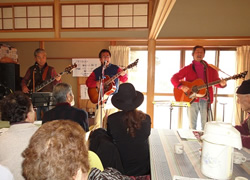 宇治の楽しいおやじバンド「スリーフィンガー」＋｢メロンちゃん｣